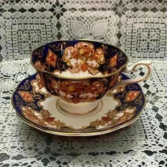 Royal Albert Heirloom Footed Cup &
Saucer england - Picture 2 of 16